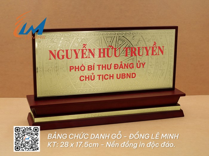 GỖ ĐỒNG IN UV - BẢNG CHỨC DANH ĐỂ BÀN