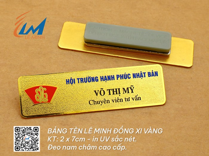 BẢNG TÊN ĐỒNG XI VÀNG IN UV KHÔNG PHỦ KEO