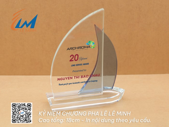 Kỷ niệm chương pha lê giá từ 210k - 355k